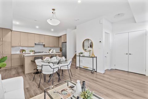 Photo 6 at TH 366 - 90 Honeycrisp Crescent, Vaughan Corporate Centre, Vaughan