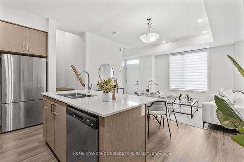 Photo 7 at TH 366 - 90 Honeycrisp Crescent, Vaughan Corporate Centre, Vaughan