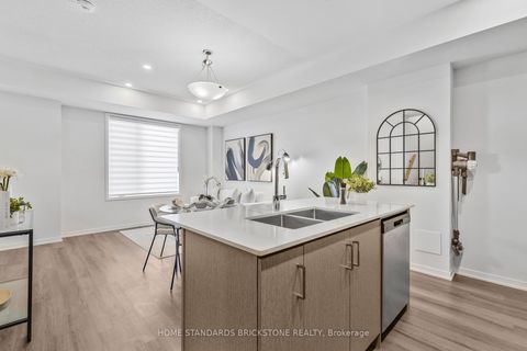 Photo 8 at TH 366 - 90 Honeycrisp Crescent, Vaughan Corporate Centre, Vaughan