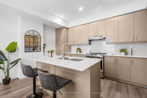 Photo 9 at TH 366 - 90 Honeycrisp Crescent, Vaughan Corporate Centre, Vaughan
