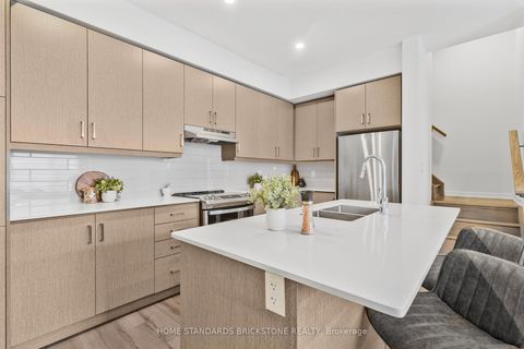 Photo 10 at TH 366 - 90 Honeycrisp Crescent, Vaughan Corporate Centre, Vaughan