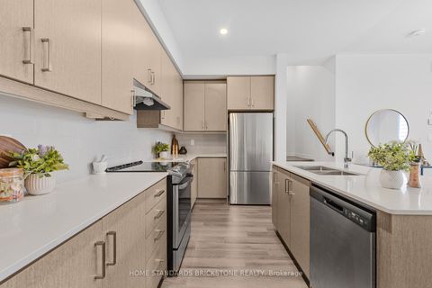 Photo 11 at TH 366 - 90 Honeycrisp Crescent, Vaughan Corporate Centre, Vaughan