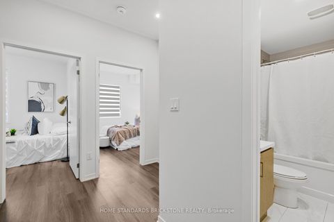 Photo 13 at TH 366 - 90 Honeycrisp Crescent, Vaughan Corporate Centre, Vaughan