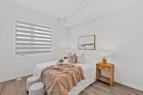 Photo 14 at TH 366 - 90 Honeycrisp Crescent, Vaughan Corporate Centre, Vaughan