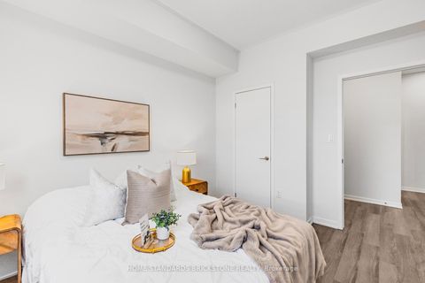 Photo 15 at TH 366 - 90 Honeycrisp Crescent, Vaughan Corporate Centre, Vaughan