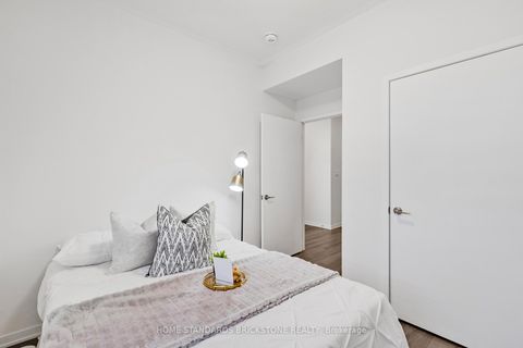 Photo 16 at TH 366 - 90 Honeycrisp Crescent, Vaughan Corporate Centre, Vaughan