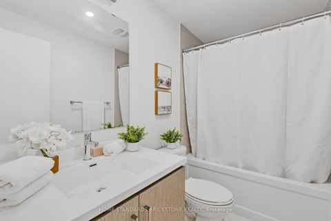 Photo 17 at TH 366 - 90 Honeycrisp Crescent, Vaughan Corporate Centre, Vaughan