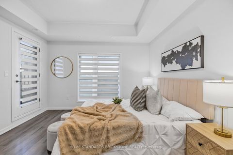 Photo 20 at TH 366 - 90 Honeycrisp Crescent, Vaughan Corporate Centre, Vaughan