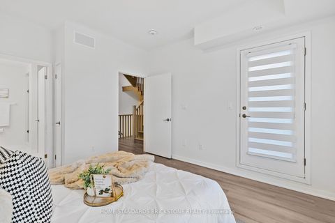 Photo 25 at TH 366 - 90 Honeycrisp Crescent, Vaughan Corporate Centre, Vaughan