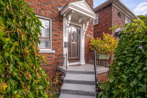 Photo 4 at 152 Parkhurst Boulevard, Leaside, Toronto Photo 4 at 152 Parkhurst Boulevard, Leaside, Toronto