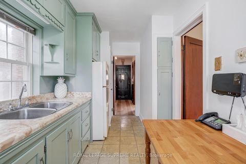 Photo 13 at 152 Parkhurst Boulevard, Leaside, Toronto