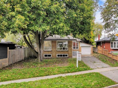 Photo 2 at 4 Porchester Drive N, Woburn, Toronto