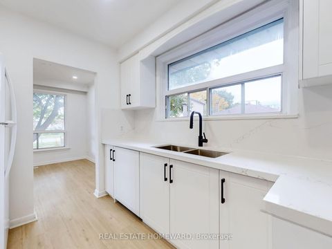 Photo 11 at 4 Porchester Drive N, Woburn, Toronto