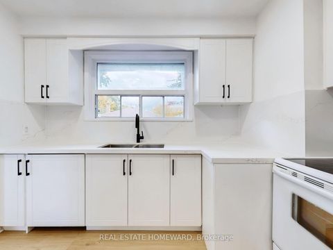 Photo 13 at 4 Porchester Drive N, Woburn, Toronto