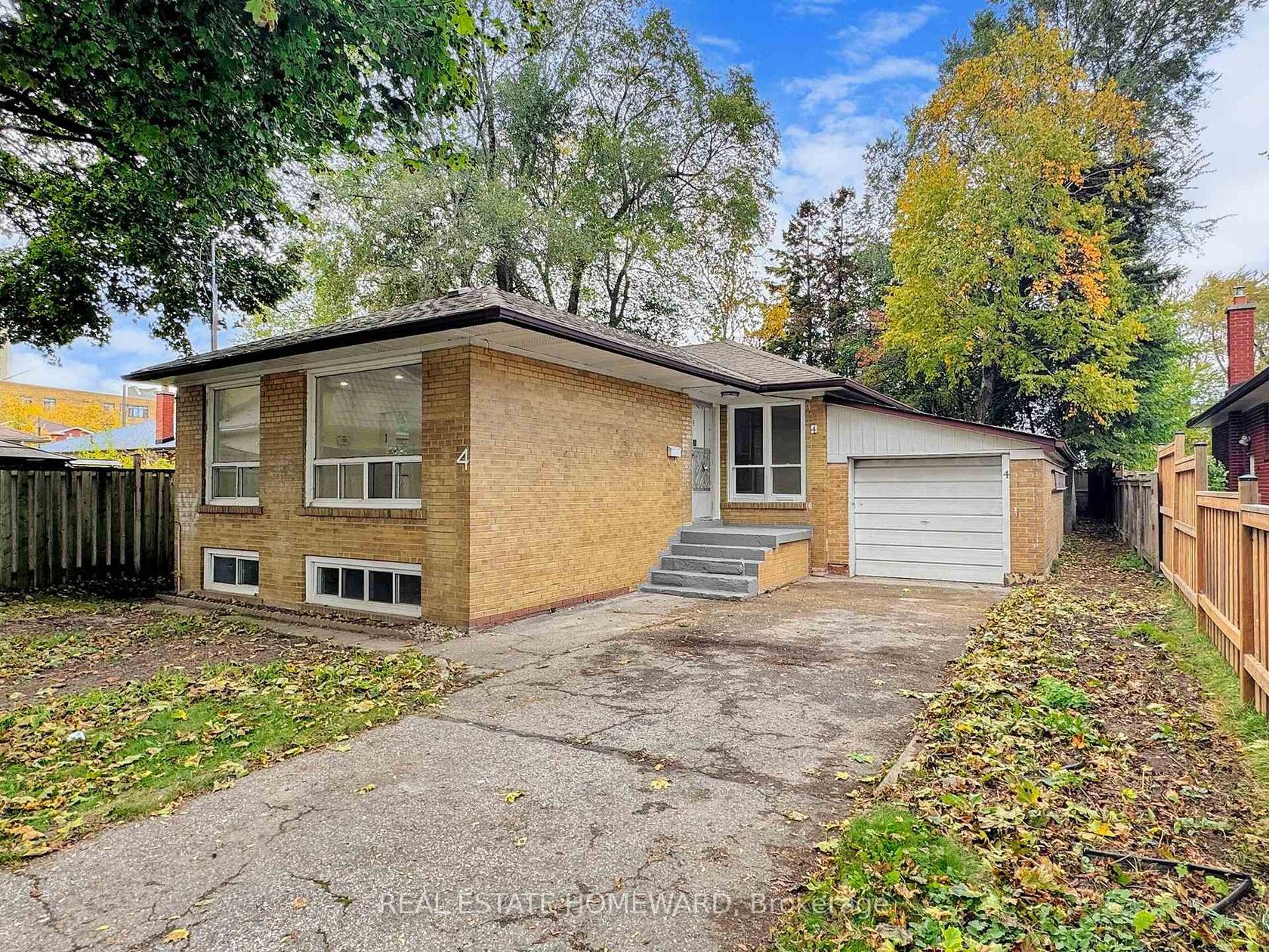 4 Porchester Drive N, Woburn, Toronto 