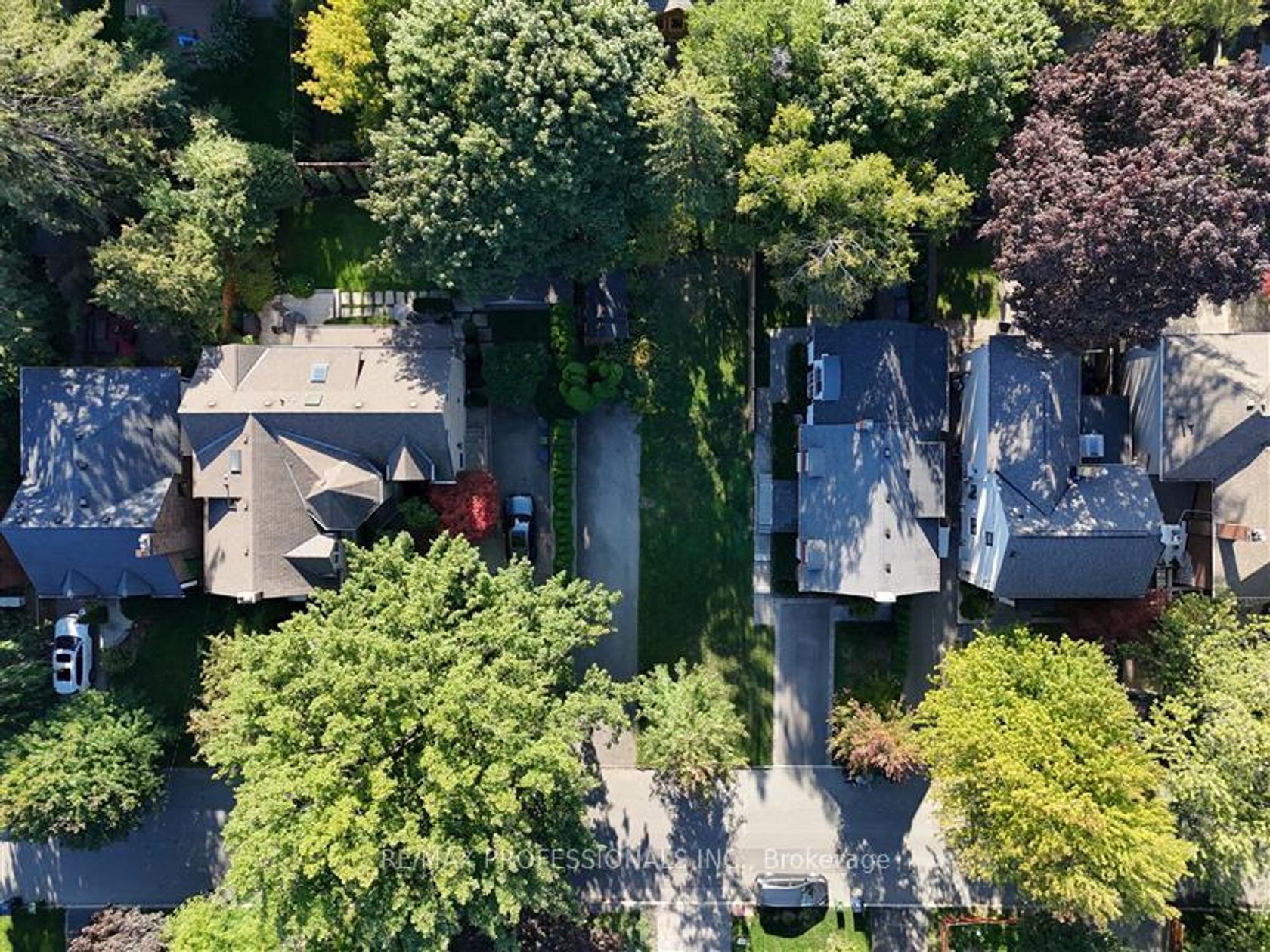 Photo 4 at 96 Dunedin Drive, Kingsway South, Toronto Photo 4 at 96 Dunedin Drive, Kingsway South, Toronto