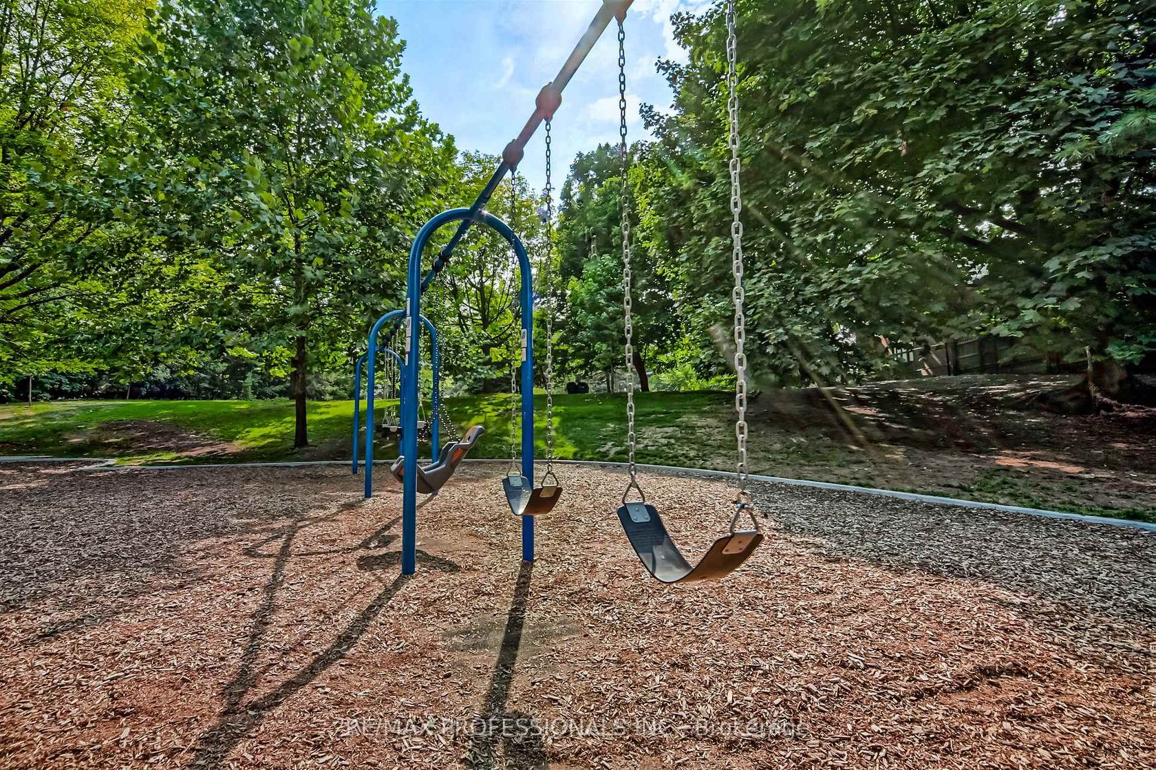 Photo 10 at 96 Dunedin Drive, Kingsway South, Toronto Photo 10 at 96 Dunedin Drive, Kingsway South, Toronto