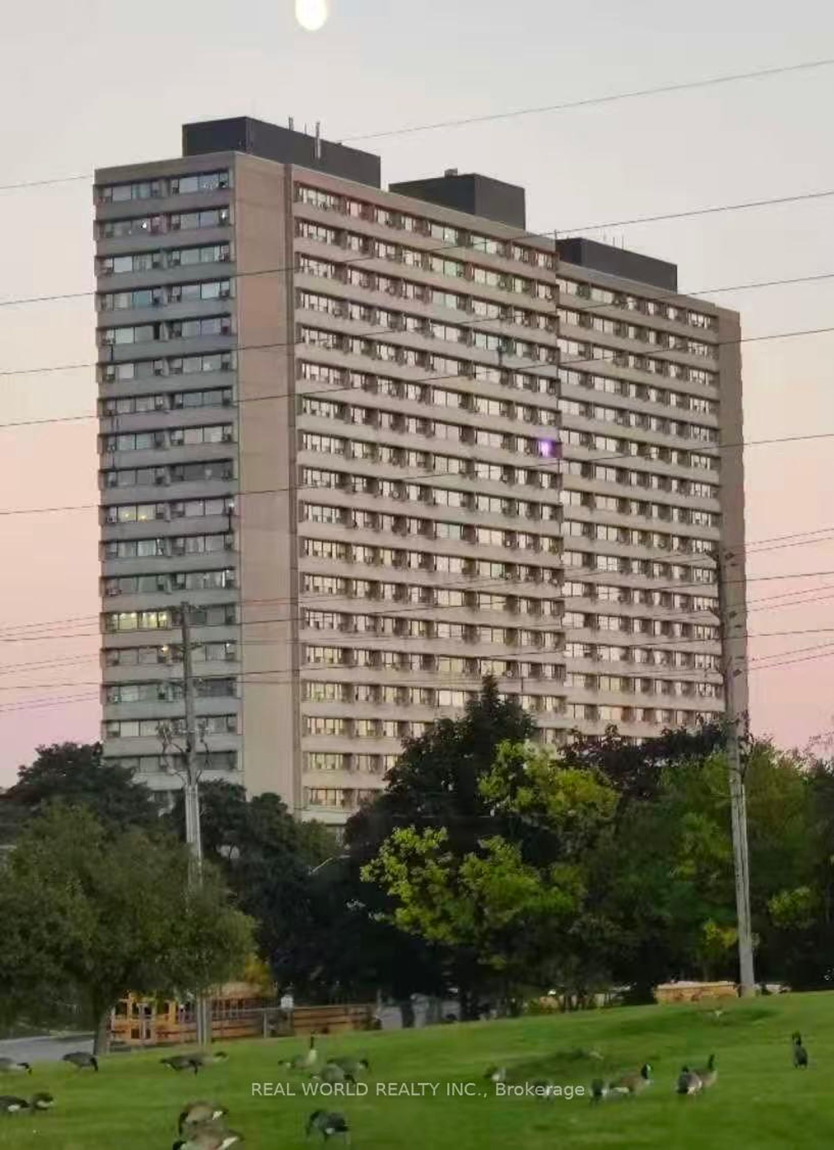 Photo 2 at 806 - 100 Leeward Glenway, Flemingdon Park, Toronto Photo 2 at 806 - 100 Leeward Glenway, Flemingdon Park, Toronto