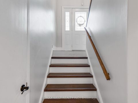 Photo 7 at 553 King Street E, Moss Park, Toronto