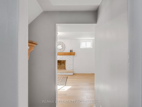 Photo 8 at 553 King Street E, Moss Park, Toronto