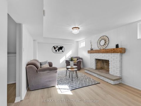 Photo 11 at 553 King Street E, Moss Park, Toronto