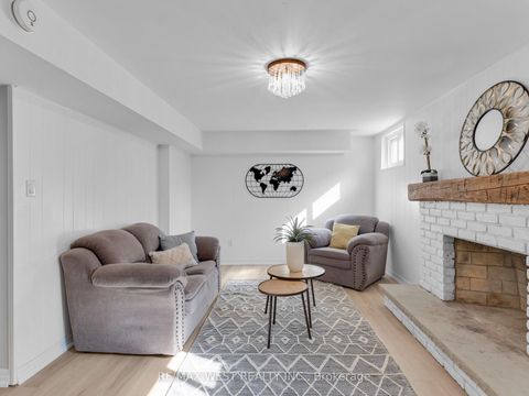 Photo 12 at 553 King Street E, Moss Park, Toronto