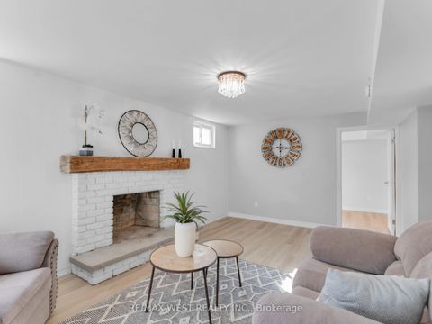 Photo 13 at 553 King Street E, Moss Park, Toronto