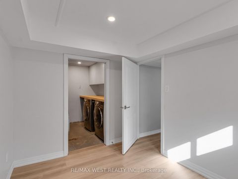Photo 16 at 553 King Street E, Moss Park, Toronto