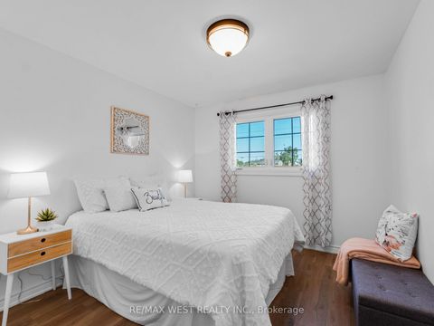 Photo 38 at 553 King Street E, Moss Park, Toronto