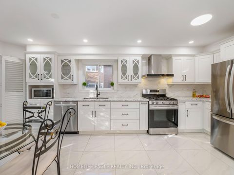 Photo 7 at 55 Attridge Drive, Aurora Village, Aurora