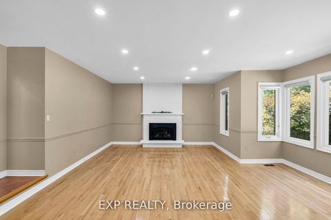 Photo 6 at 959 Lockwood Circle, Wyndham, Newmarket