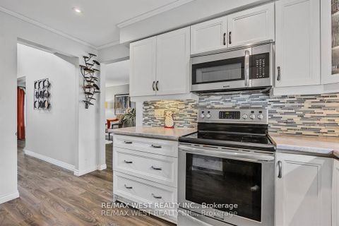Photo 8 at 230 Browning Trail, Letitia Heights, Barrie