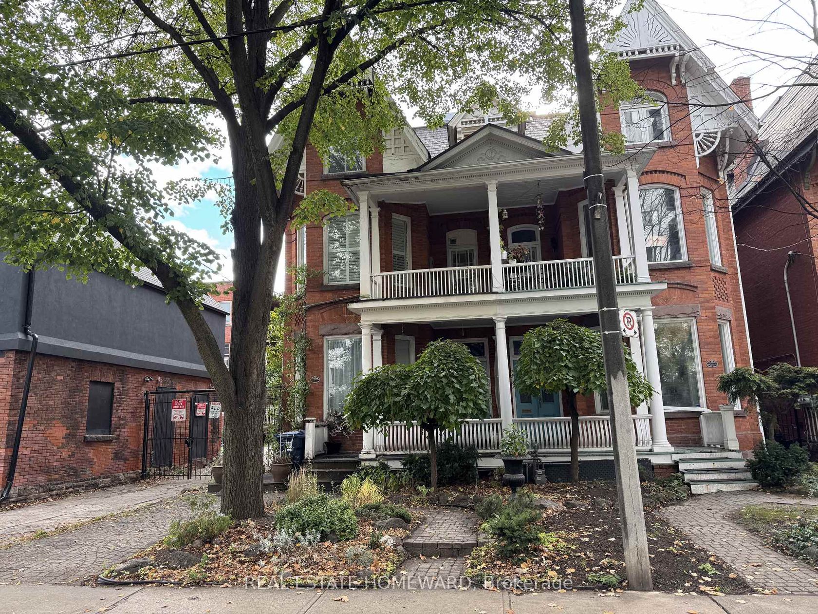 Photo 1 at 109 Gloucester Street, Yonge Corridor, Toronto Photo 1 at 109 Gloucester Street, Yonge Corridor, Toronto