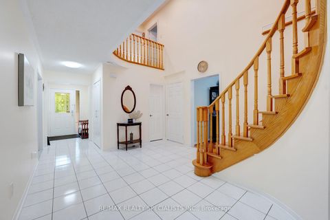 Photo 5 at 36 Devonsleigh Boulevard, Devonsleigh, Richmond Hill