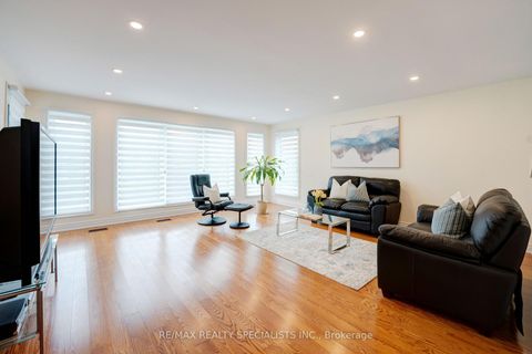 Photo 16 at 36 Devonsleigh Boulevard, Devonsleigh, Richmond Hill