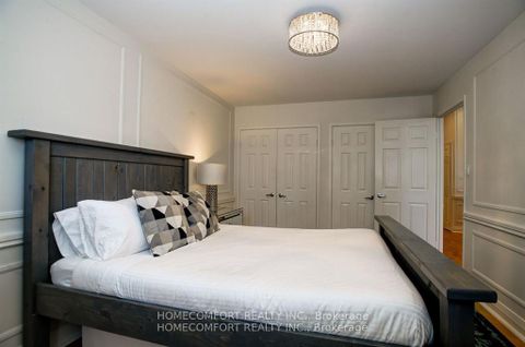 Photo 4 at 701 - 8 Wellesley Street E, Yonge Corridor, Toronto