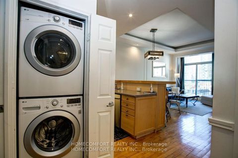 Photo 7 at 701 - 8 Wellesley Street E, Yonge Corridor, Toronto