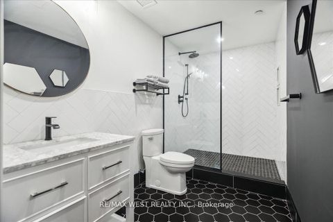 Photo 9 at 545 - 22 Leader Lane, Yonge Corridor, Toronto