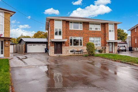 Photo 2 at 18 Wyndcliff Crescent, Victoria Village, Toronto