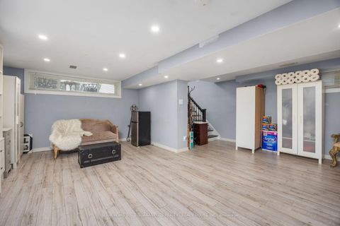 Photo 26 at 18 Wyndcliff Crescent, Victoria Village, Toronto