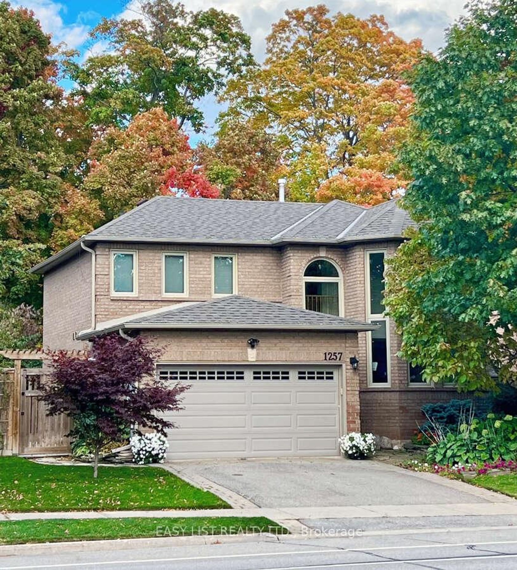 1257 McCraney Street E, CP College Park, Oakville 