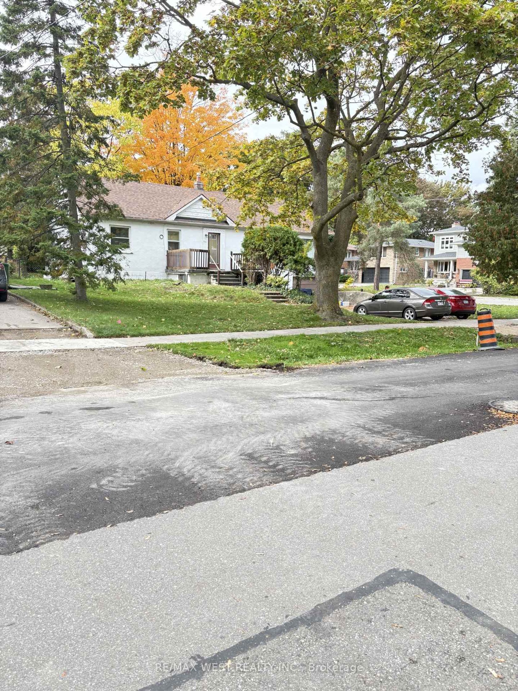 Photo 1 at 110 Meadowbank Road W, City Centre West, Toronto Photo 1 at 110 Meadowbank Road W, City Centre West, Toronto