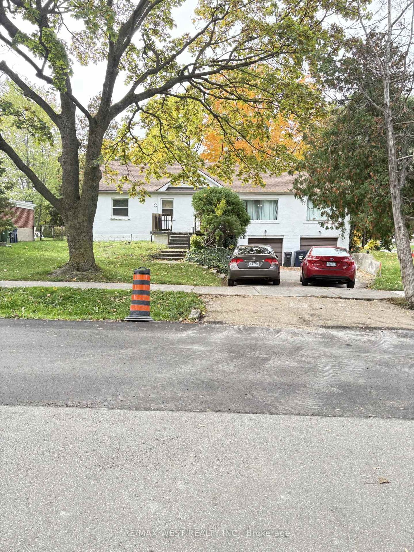 Photo 2 at 110 Meadowbank Road W, City Centre West, Toronto Photo 2 at 110 Meadowbank Road W, City Centre West, Toronto