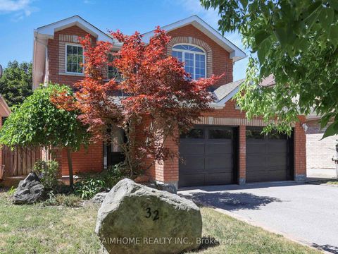 Photo 1 at 32 Bloom Crescent, Ardagh, Barrie