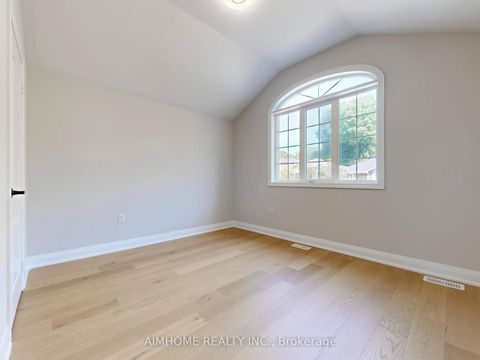 Photo 23 at 32 Bloom Crescent, Ardagh, Barrie