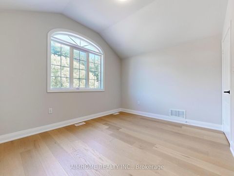 Photo 25 at 32 Bloom Crescent, Ardagh, Barrie