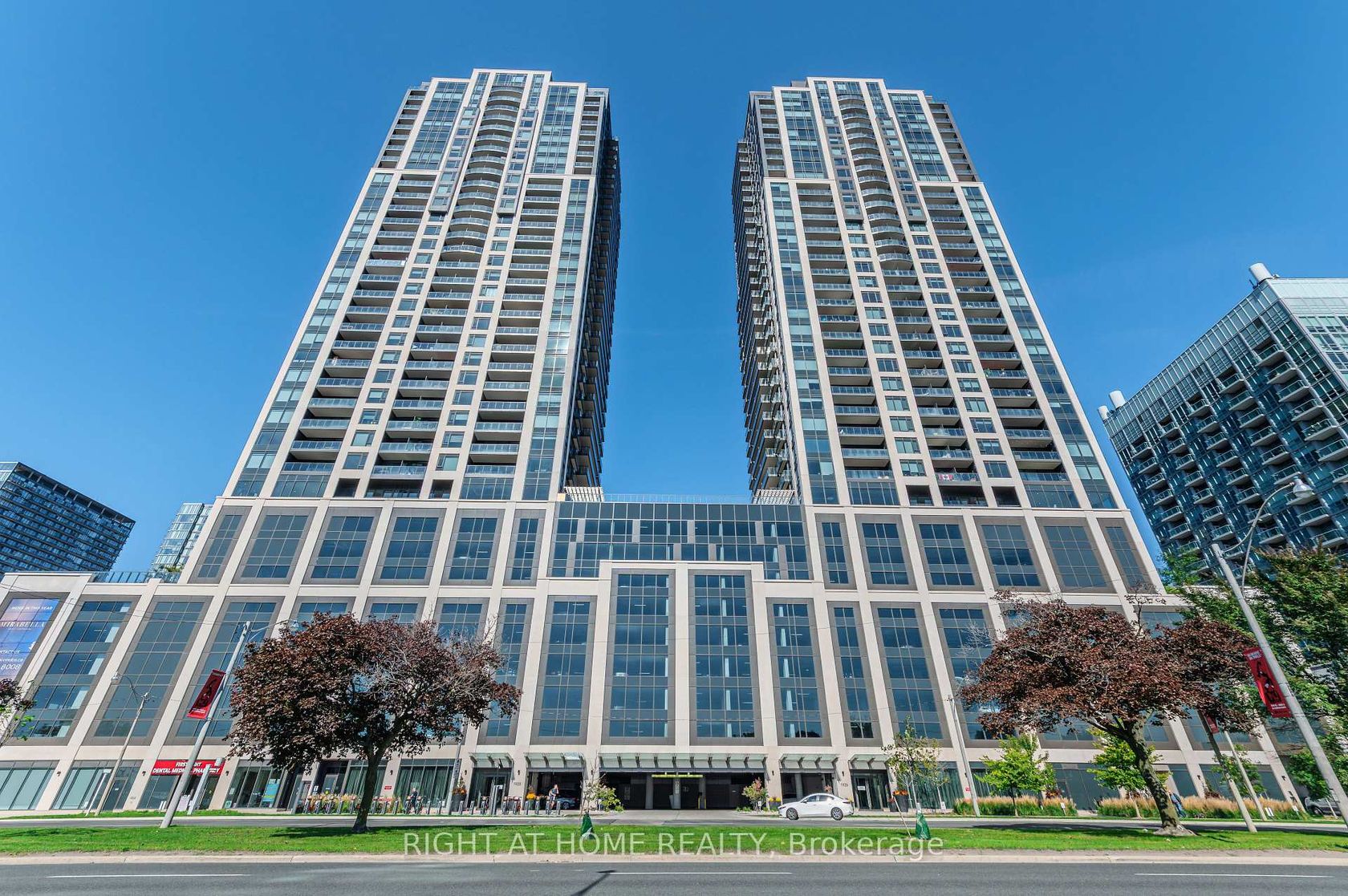 1806 - 1926 Lake Shore Boulevard W, Swansea, Toronto 