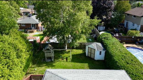 Photo 3 at 33 Vanstone Court, Bowmanville, Clarington