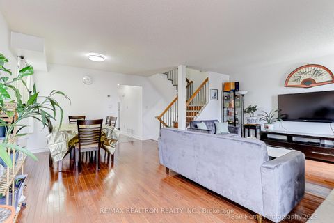 Photo 4 at 51 Campania Crescent, Milliken, Toronto