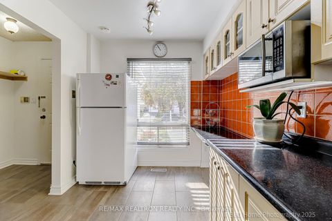 Photo 9 at 51 Campania Crescent, Milliken, Toronto